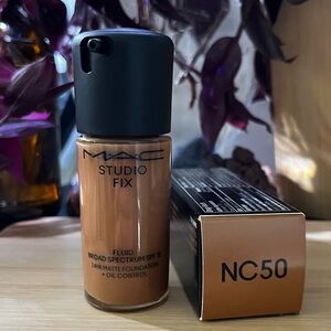 🆕 NC50 - STUDIO FIX FLUID SPF 15 24HR MATTE FOUNDATION + OIL CONTROL